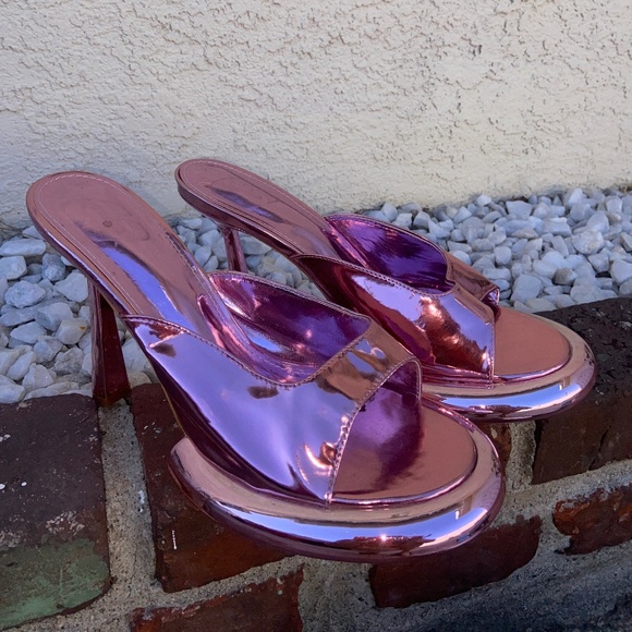 C BARBIE PINK LIQUID METALLIC PLATFORM HEELS PUMPS DANCER PLEASER SZ 41 RAINBOW - Picture 1 of 16